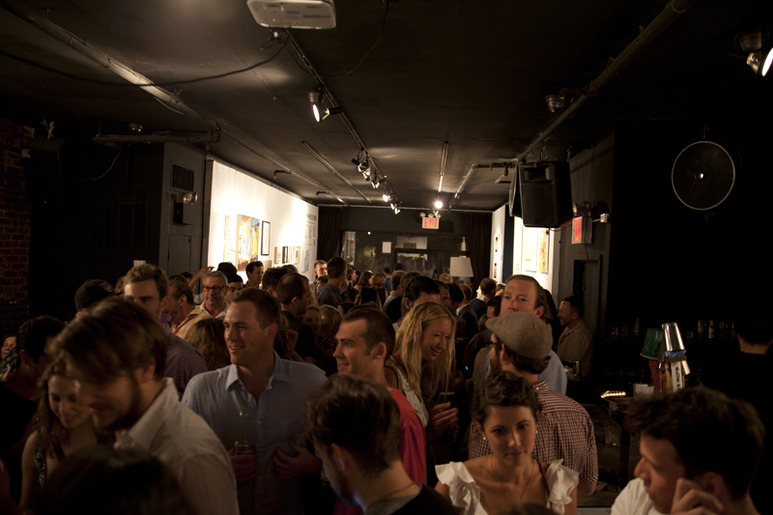 Taji Gallery Bar Bomb 32